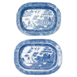 Five 19th-century willow pattern plates, two small meat platters and three plates, largest D24.2cm (5) 