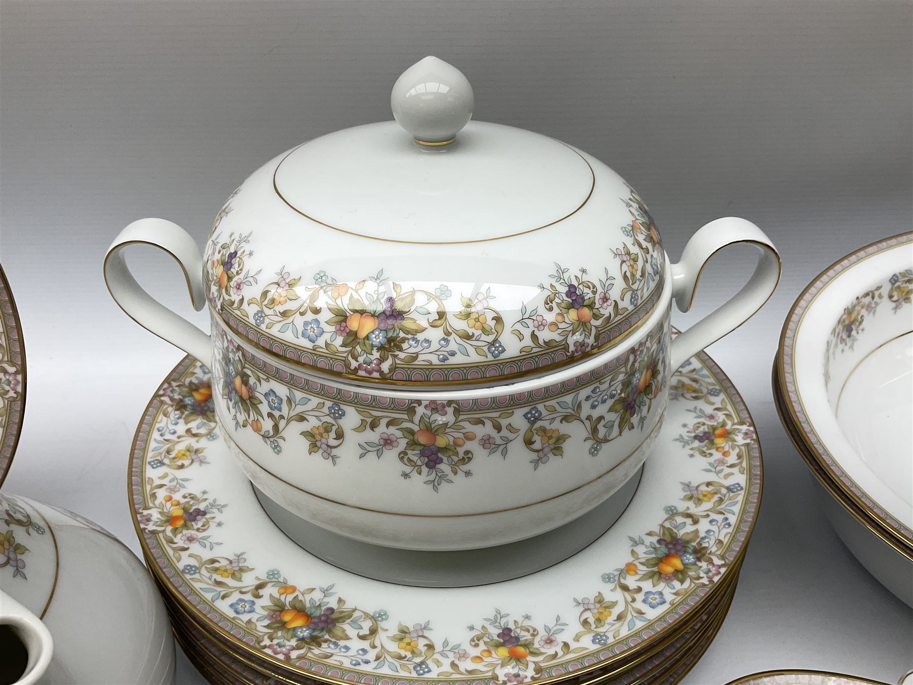 Noritake Ireland tea and dinner wears, comprising of teapot, milk jug, covered sucrier, seven teacups and saucers, seven dessert plates, six dinner plates, seven side plates, five bowls two serving dishes, one lidded tureen and a gravy boat and dish