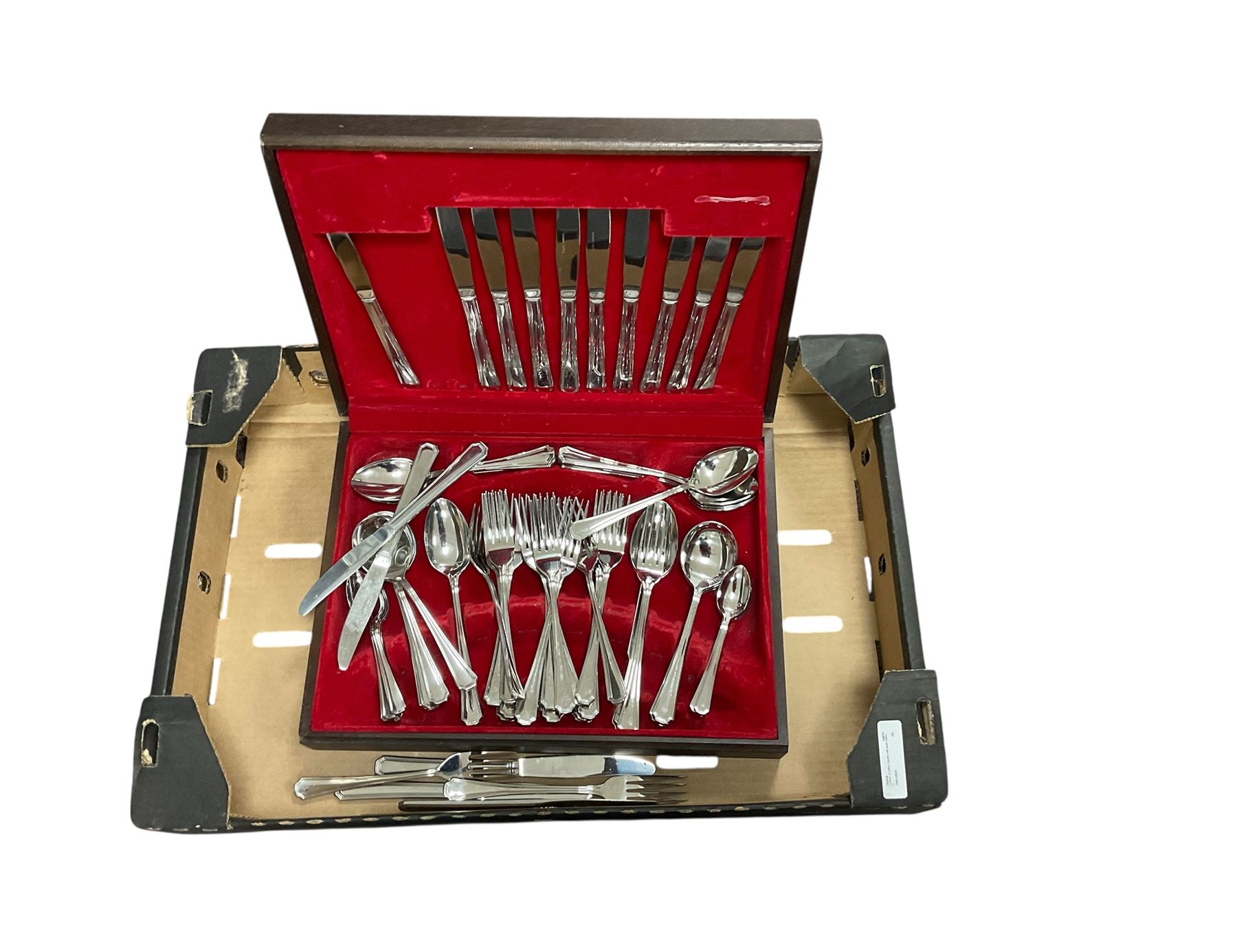 Canteen of cutlery, together with loose cutlery etc 