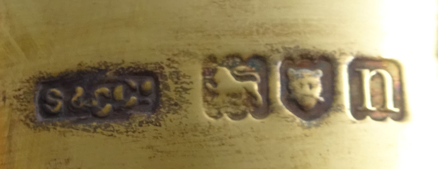 Edwardian silver-gilt twin handled trophy cup and cover, with two curved handles, the domed cover with urn finial, upon domed stepped foot and cylindrical mahogany base with applied plaque, hallmarked Skinner & Co, London 1908, total H29.7cm