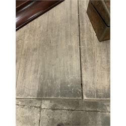 Edwardian walnut extending dining table, with winder - THIS LOT IS TO BE COLLECTED BY APPOINTMENT FROM THE OLD BUFFER DEPOT, MELBOURNE PLACE, SOWERBY, THIRSK, YO7 1QY