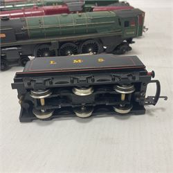 Hornby ‘00’ gauge - four steam locomotives comprising Britannia Class ‘Britannia’ 4-6-2 no.70000 in BR green; Britannia Class ‘Oliver Cromwell’ 4-6-2 no.70013 in BR green; Princess Class 4-6-2 no.6201 in LMS crimson; Coronation Class ‘Duchess of Sutherland’ 4-6-2 no.6233 in LMS crimson; one further tender (5) 