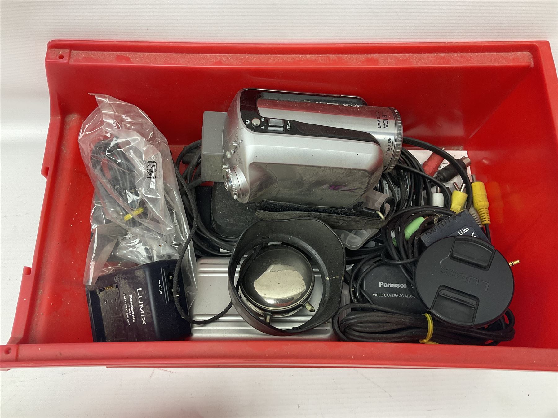 Minolta Dynax 5xi camera body serial no 17222646 with 'AF Zoom Xi 28-80mm 1:4(22)-56' lens serial no 17220881, Minolta SRT101 camera body serial 1944687, Lumix camera body serial no K6SC10168 etc 