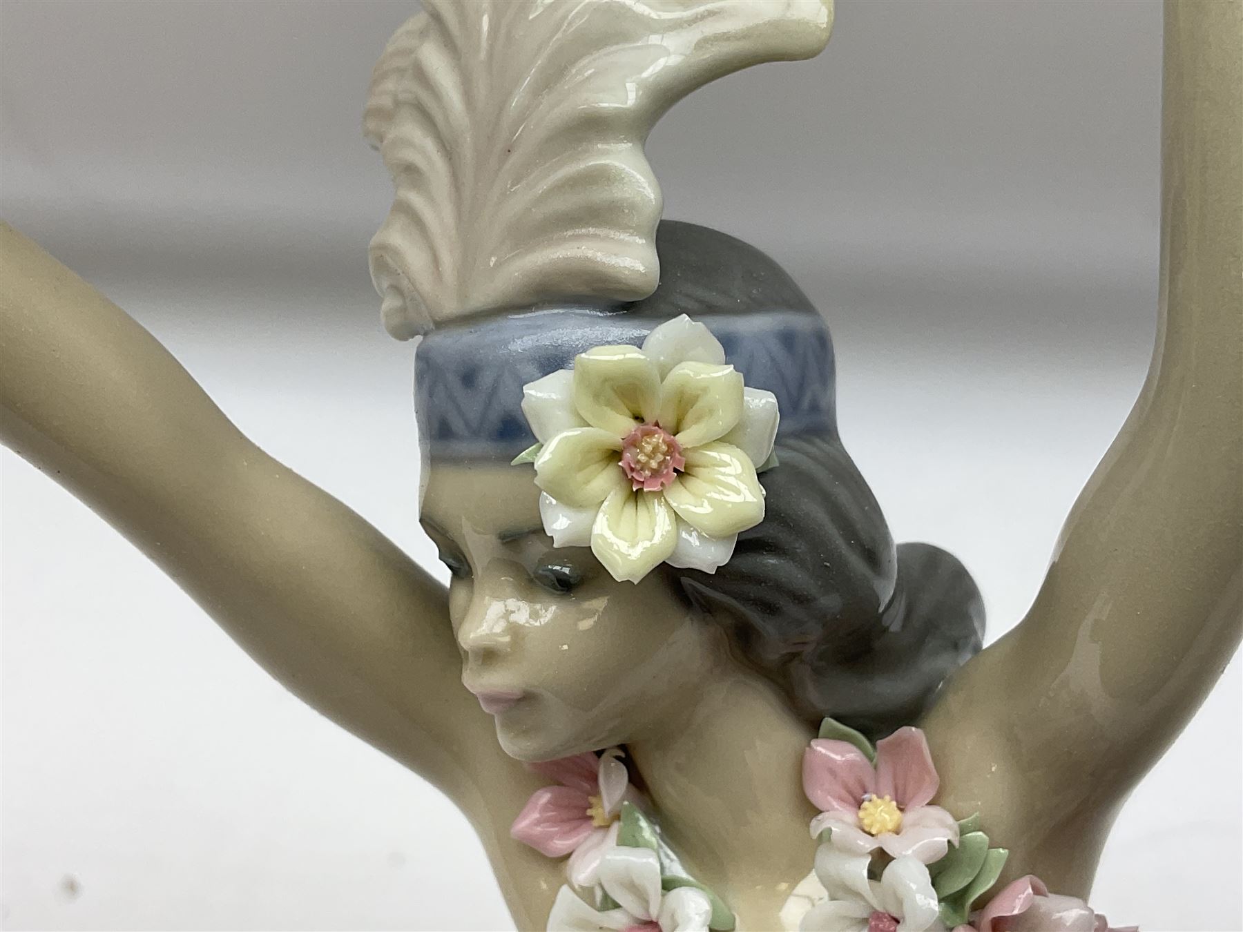 Two Lladro figures, comprising Momi no 1529 and Mahlia no 1531, both with original boxes, both year issued 1987, year retired 1989, largest example H29cm