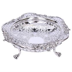 Early 20th century pierced silver bowl, of circular form with shaped rim with C scroll and foliate edge, the whole profusely pierced, upon three paw feet, hallmarked James Dixon & Sons Ltd, Sheffield 1916, H9cm D22.5cm