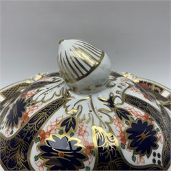 Royal Crown Derby 1128 Imari twin handled sauce tureen and stand, with printed mark beneath, H16cm, D18cm