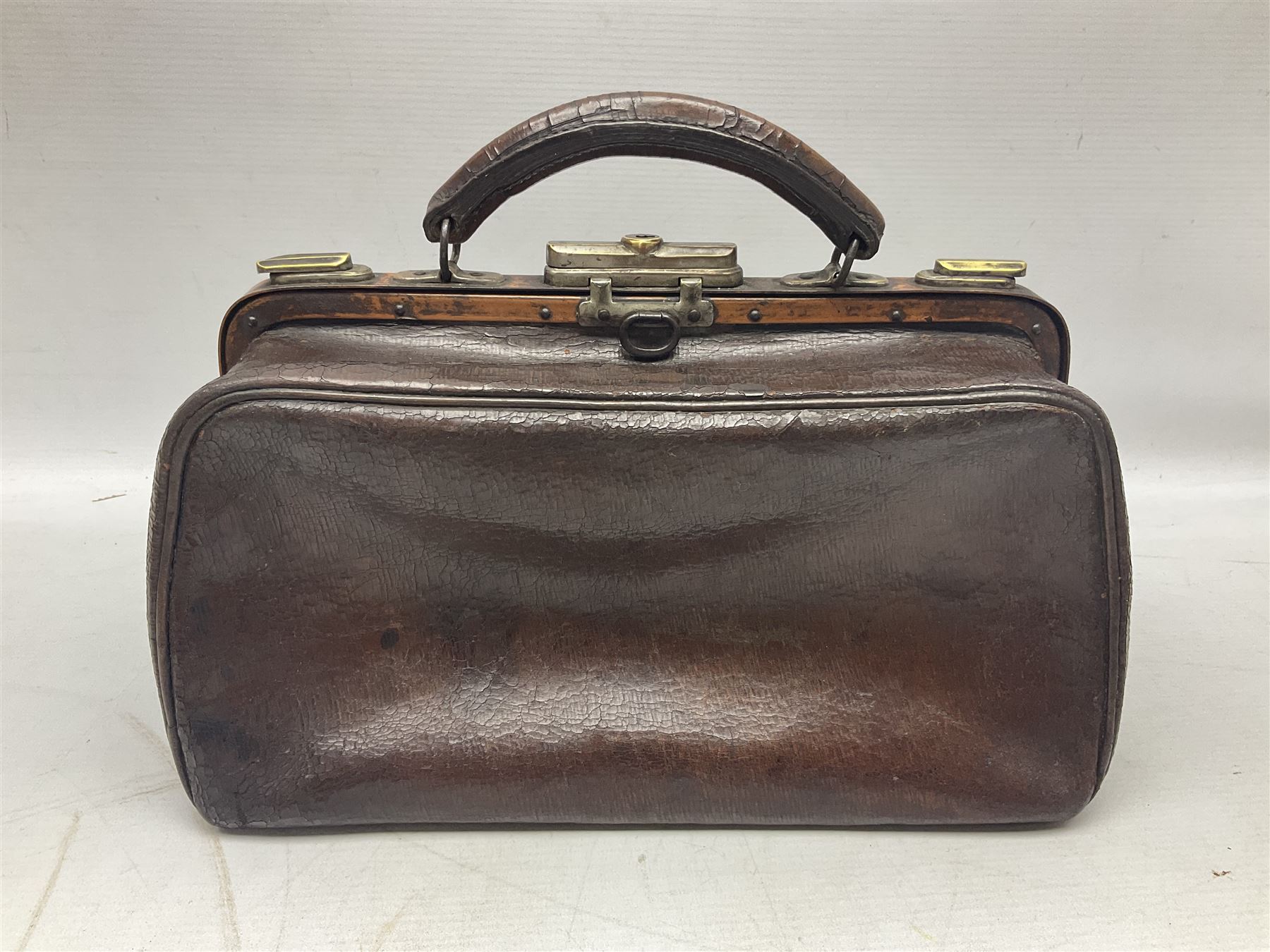 Small leather Portmanteau gentleman’s travelling toilet bag