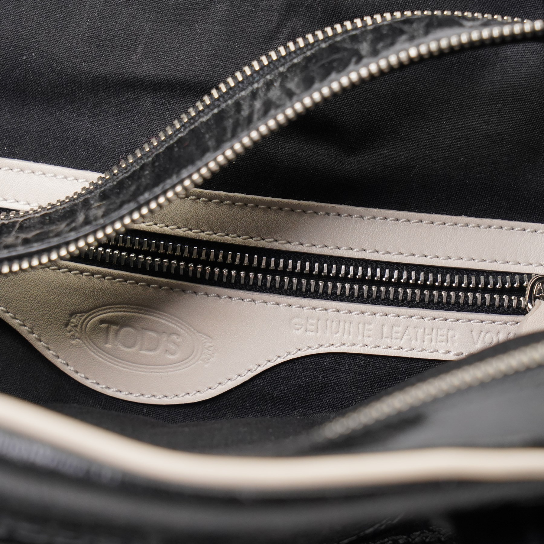 Tod’s - Tote Madis handbag in black patent leather, with twin rolled top handles, contrasting pale piping, silver-tone hardware, embossed Tod’s branding and hanging leather tag with ball-chain detail, with original Tod’s product tag and dust bag