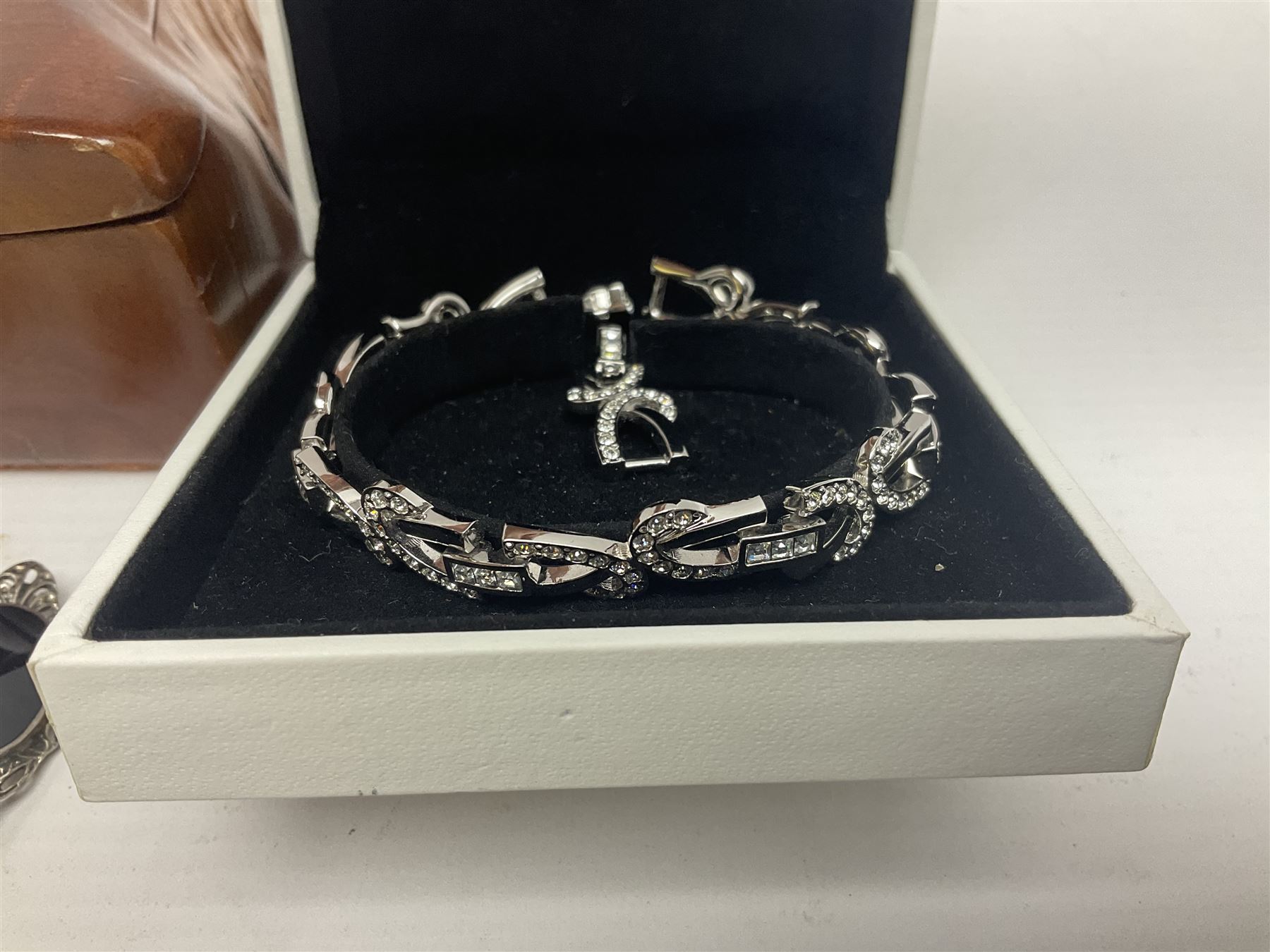 Maurice Lacroix gentlemans quartz wristwatch, 92127, with gold plated case, date apeture and leather strap, together with a Swarovski Crystal bracelet, two silver brooches and two costume brooches