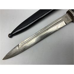 German Wehrmacht KS98 dress bayonet, with plain 19.5cm fullered blade marked Anton Wingenje Solingen, chequered black plastic grip and original leather washer to ricasso; in black painted metal scabbard L36cm overall