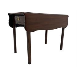 George III mahogany serpentine Pembroke table, the shaped drop-leaf top over single end drawer and shaped end rails, on square moulded supports
