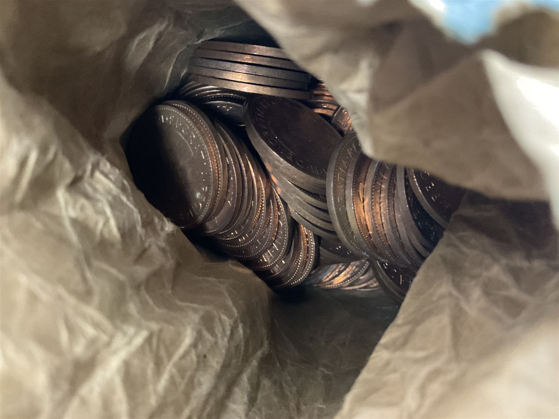 Great British and World coins, including pre-decimal pennies and half pennies, other pre-decimal coins, commemorative crowns, Euro coinage, United States of America one dollar banknotes etc