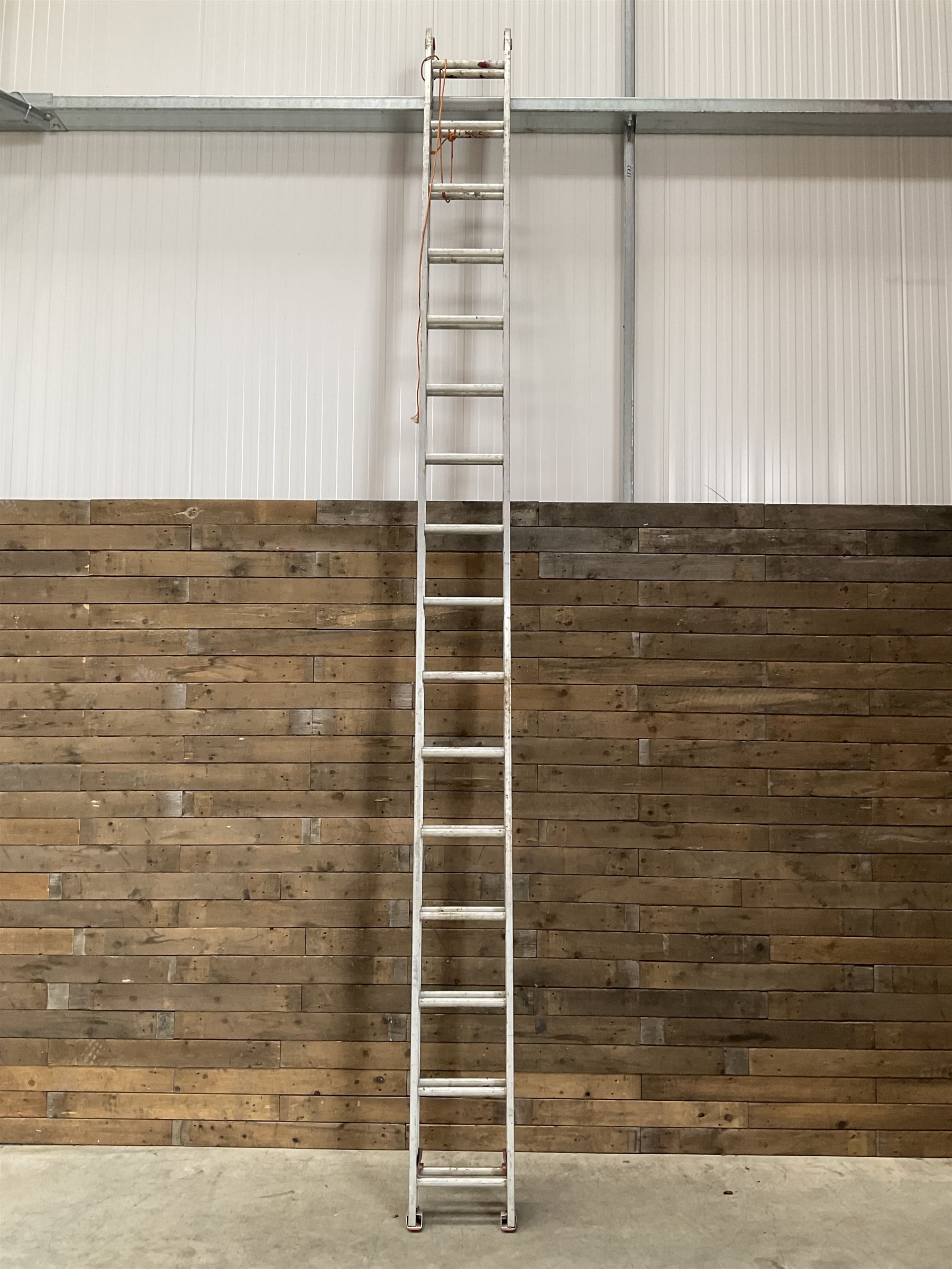 Clima aluminium extending ladders - 4.51m closed, extended 8.40m closed
