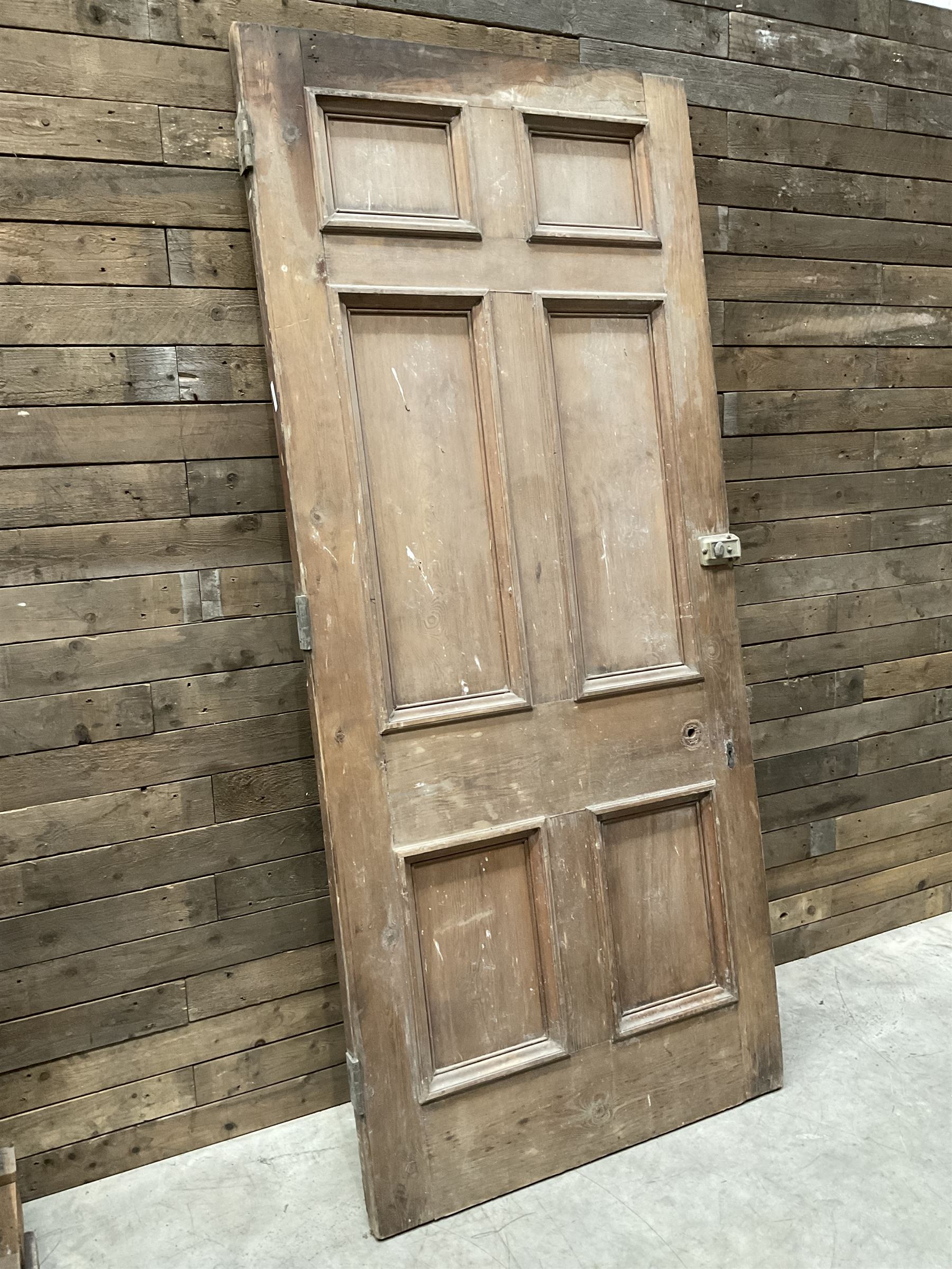 Five 19th century heavy pitch pine six panel doors

226cm x 99cm
228cm x 99cm
228cm x 100cm
228cm x 100cm
228cm x 99cm
