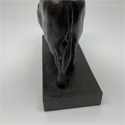After Antoine-Louis Barye, bronze figure of a bull, upon a rectangular base, H10cm 