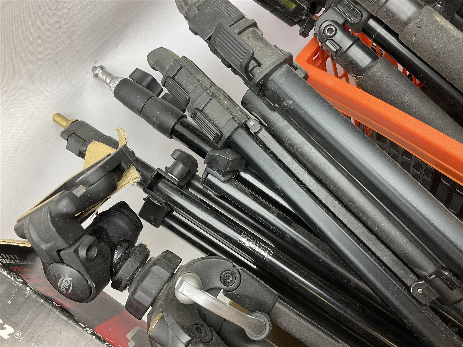 Collection of camera tripods to include Camlink, Platinum Plus PPT375, Sobrouo NT668 etc, in two boxes 