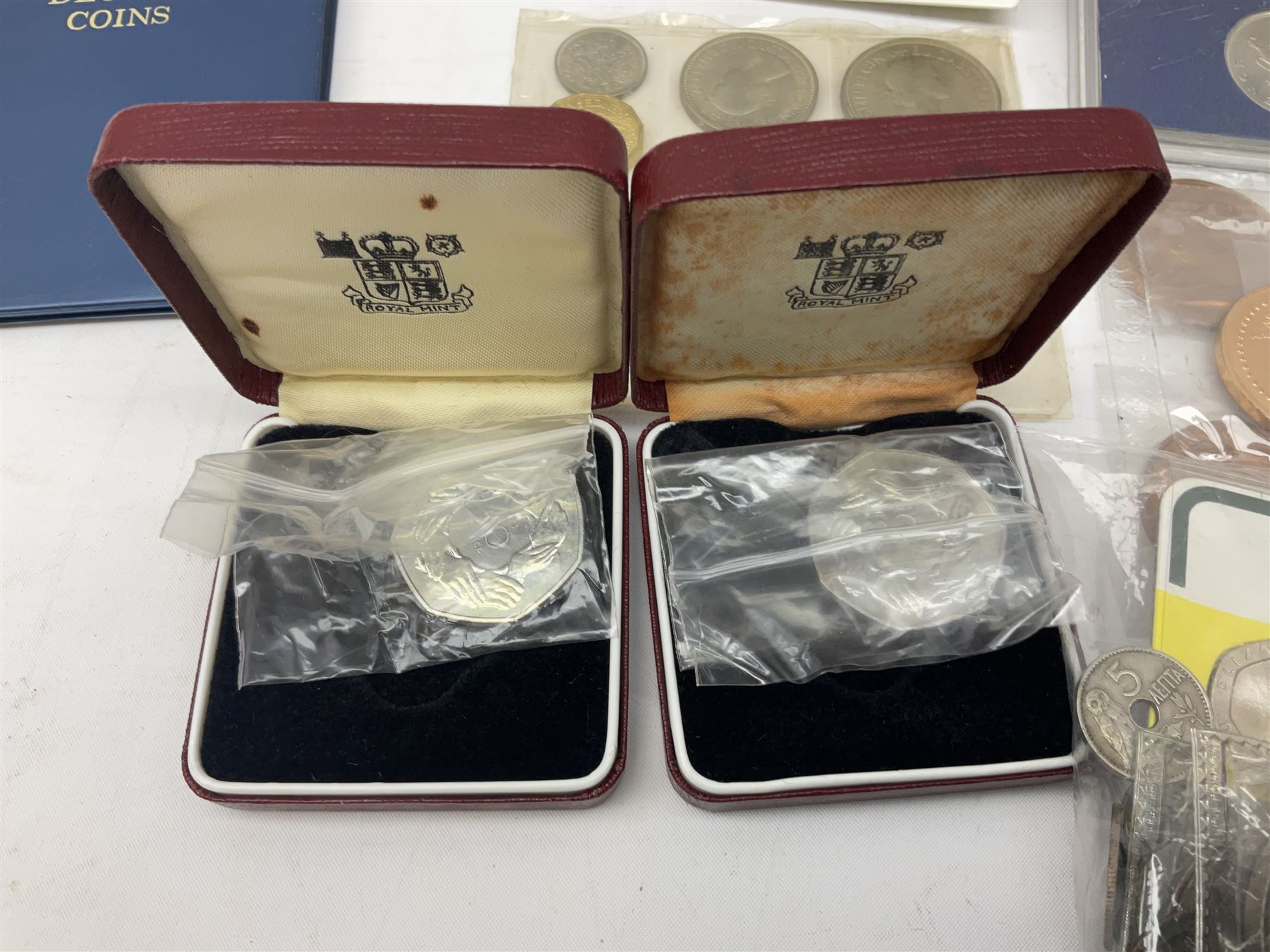 Coins including United Kingdom 1995 two pound coin on card, King George VI 1951 Festival of Britain crown, pre-decimal coinage etc, in one box