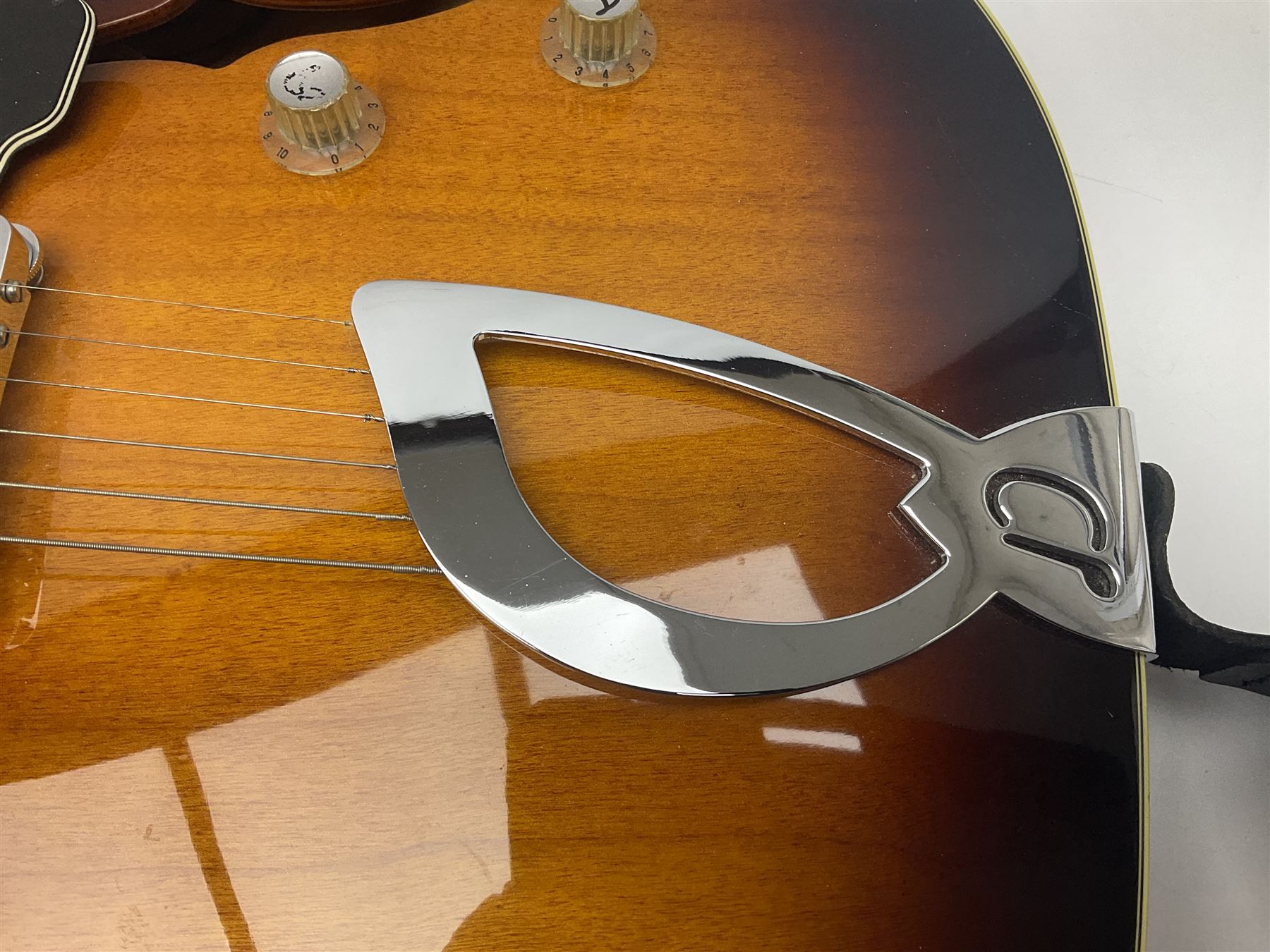 DeArmond Guild Star Fire Custom semi-acoustic guitar c2009 with tobacco sunburst finish and USA DeArmond gold foil pick-ups; serial no.KC9091266; L104cm; in Spider carrying case