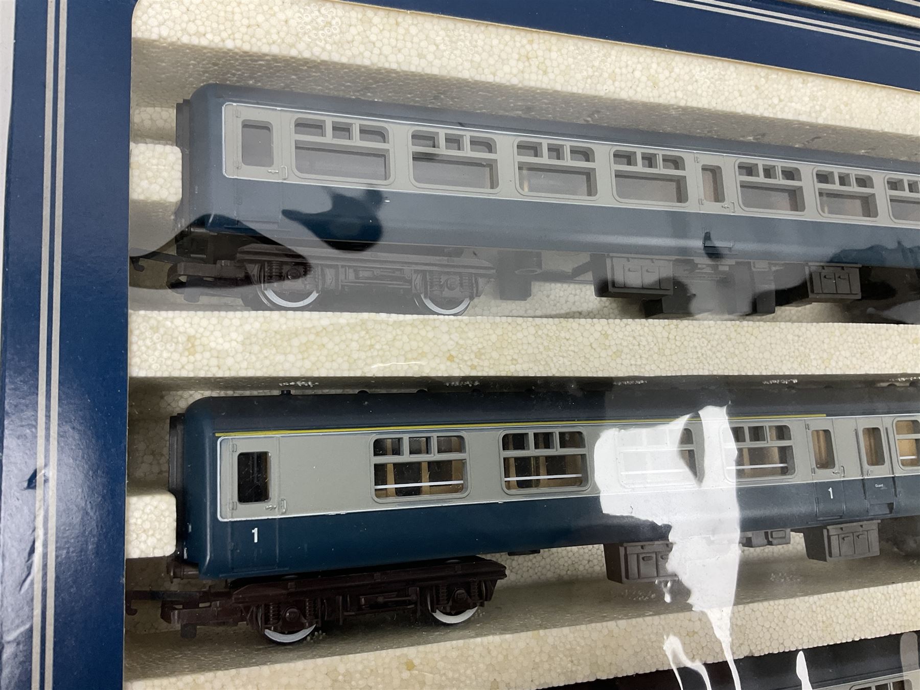 Hornby '00' gauge - LNER green 4-6-2 locomotive 'Flying Scotsman' No.4472 with tender and additional water tender in blue/grey; unboxed; together with The Flying Scotsman Limited Presentation Edition pack of three BR Mk.2A open and brake coaches; boxed