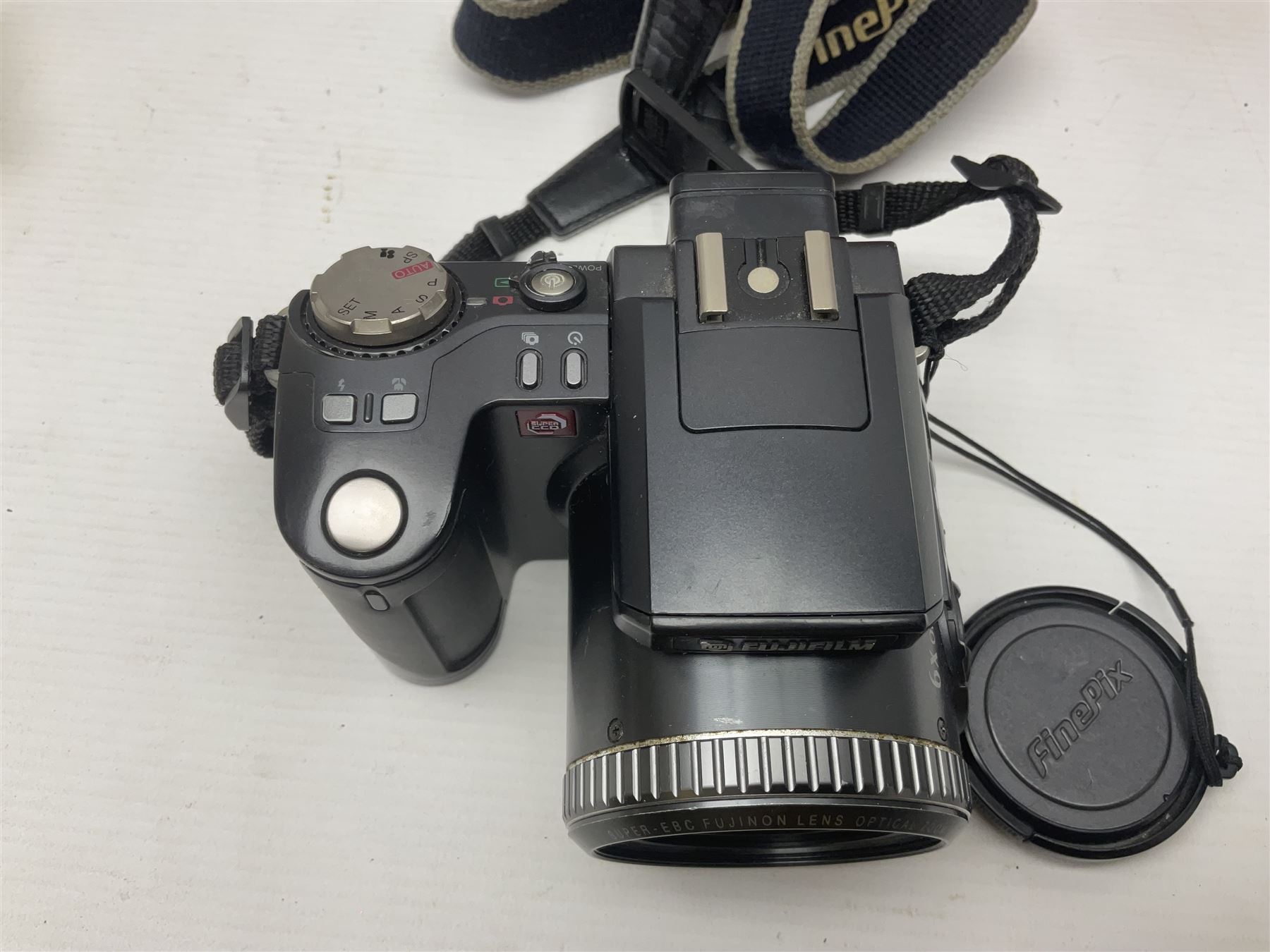 Collection of cameras, including Nikon F401 AF camera body, serial no 2111407, with Sigma Zoom Master 1:3.5-4.5 f=35-70mm lens, Fujifilm camera body etc 