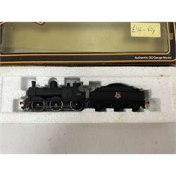 Mainline Railways ‘00’ gauge - five model steam locomotive and tenders comprising ref.37058 0-6-0 2251 Class Collett no.3205 in GWR green; ref.37062 4-6-0 Jubilee Class 6P no.45691 in BR green; ref.37079 4-6-0 Manor Class no.7812 in BR black; ref.54157 2301 Class (Deans Goods) 0-6-0 no.2538 in BR black; ref.937515 Class 2P 4-4-0 no.40568 in BR black; all in original boxes (5) 