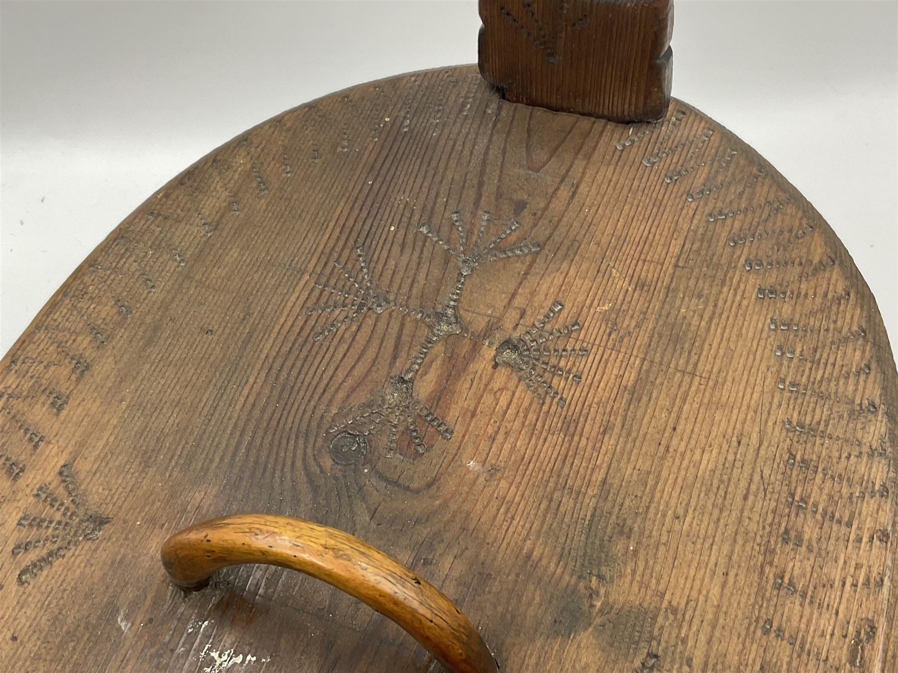 19th century Scandinavian Svepask / Tine box, the pine oval form body with notched posts and conforming lid decorated with Folk Art style pokerwork decoration and single carry handle, L38cm