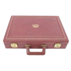 Chromstahl canteen of gilt cutlery for twelve 