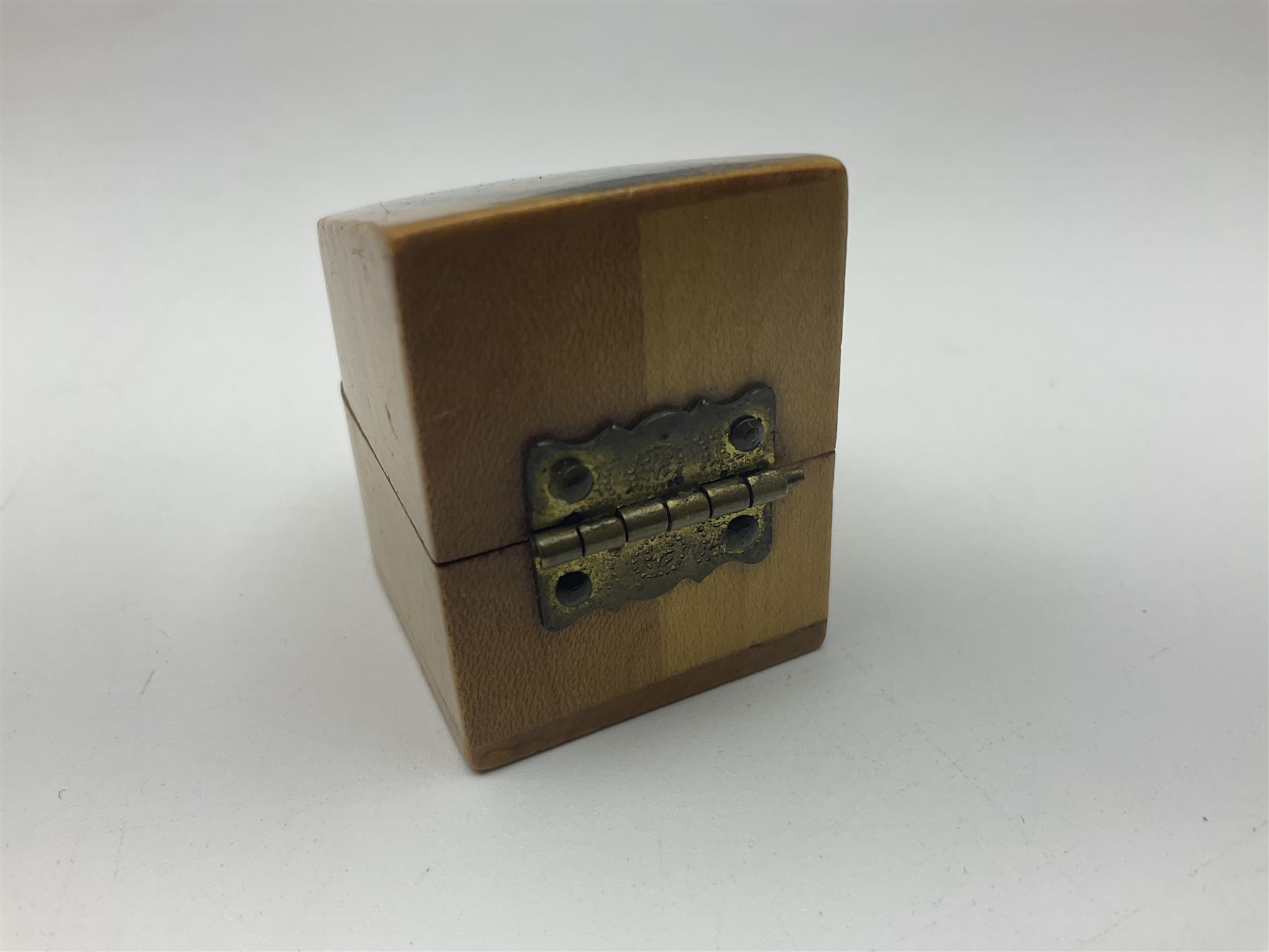 Collection of Mauchline ware relating to sewing, to include four ovoid shaped thimble cases, hinged lid thimble case and needle cases (12) 