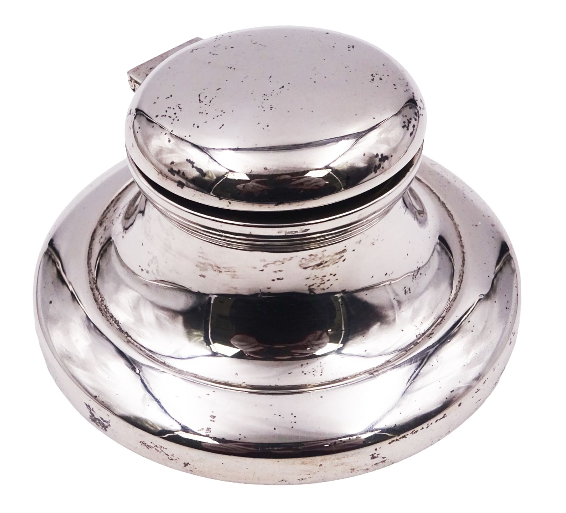 1920's silver mounted capstan inkwell, of typical plain form, the hinged cover lifting to reveal a gilt interior and removable clear glass inkwell, hallmarked Mappin & Webb Ltd, Birmingham 1928, H5cm base D10cm