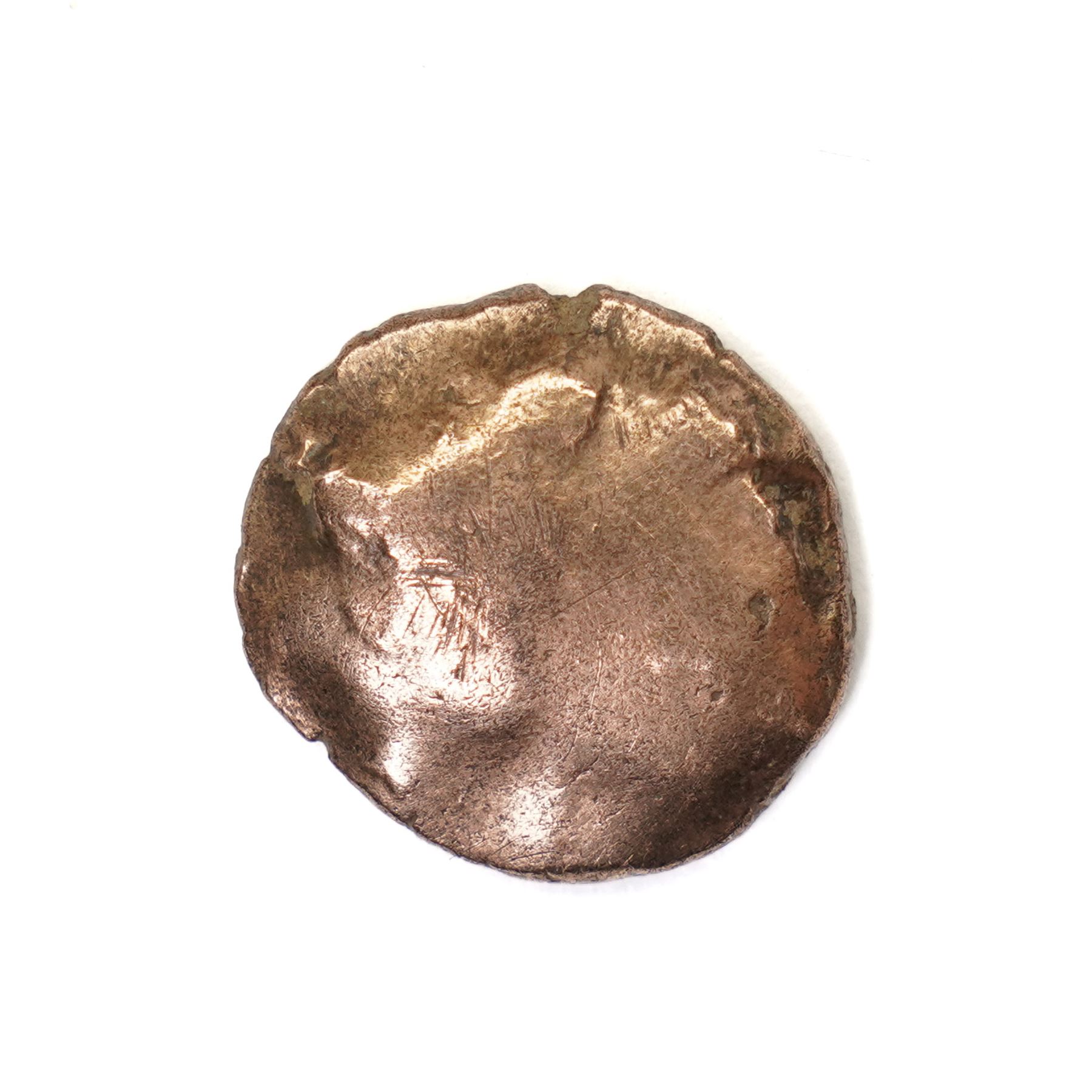 Iron Age Corieltavi Tribe Gold Stater ‘Five-Pellet Domino’ type c.50–10 BC, abstract horse right with pellets and devolved motifs below five clear pellets in rectangular frame above, trace of design to reverse, excessively rare five-pellet variety of the rare Domino series - likely a late recut of the standard four-pellet reverse die with an extra pellet added
Provenance: Found near Lelley Hull East Riding of Yorkshire by metal detector