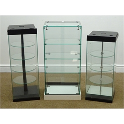  A rectangular display cabinet, four circular shelves (W31cm, H85cm, D32cm) and two other display cabinets  