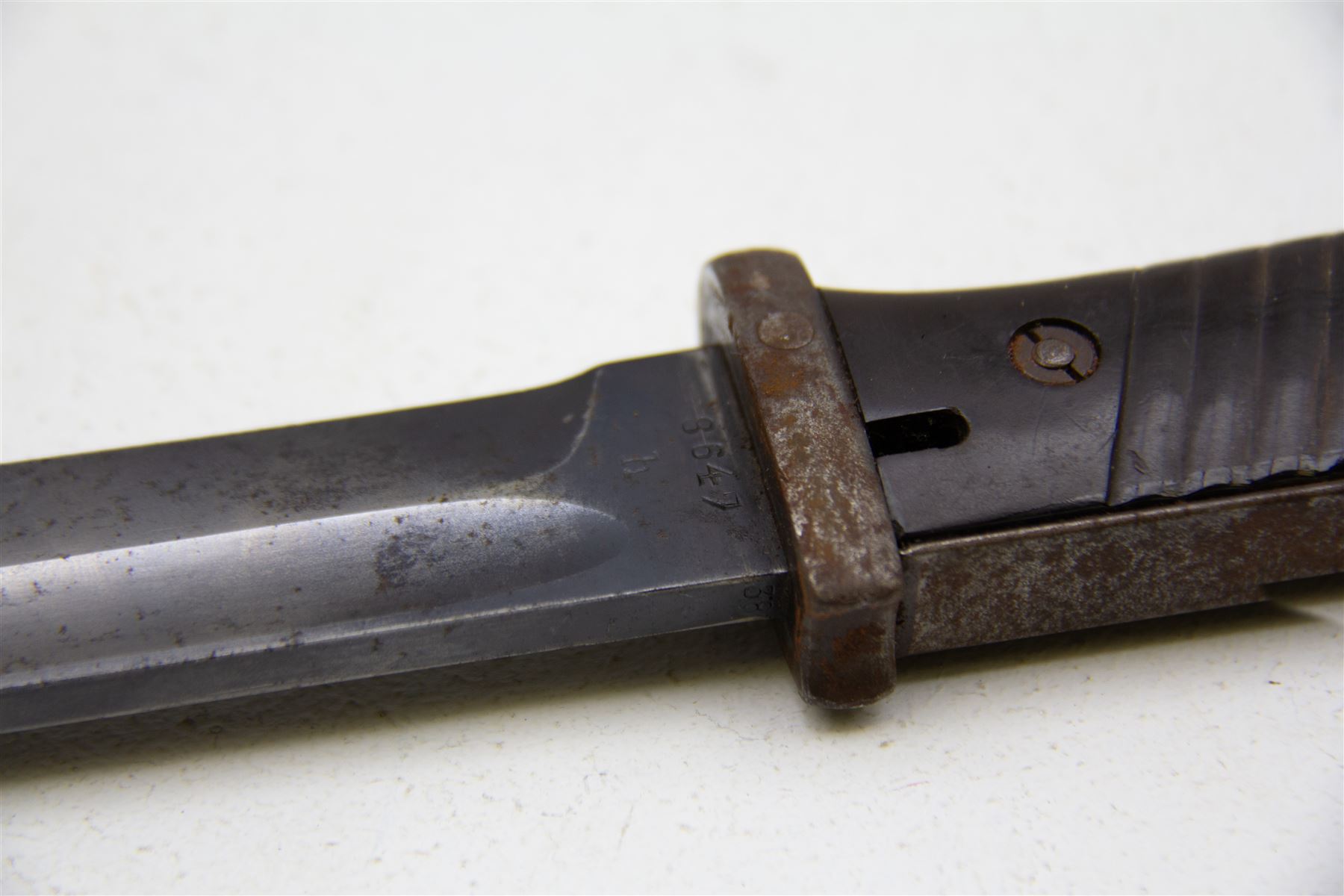 WWII German K98 bayonet by Clemen & Jung, the 24.5cm fullered blade marked 8647 h, with Bakelite grip and bluing to metal blade; in steel scabbard with corresponding numbers and leather frog, L42cm overall