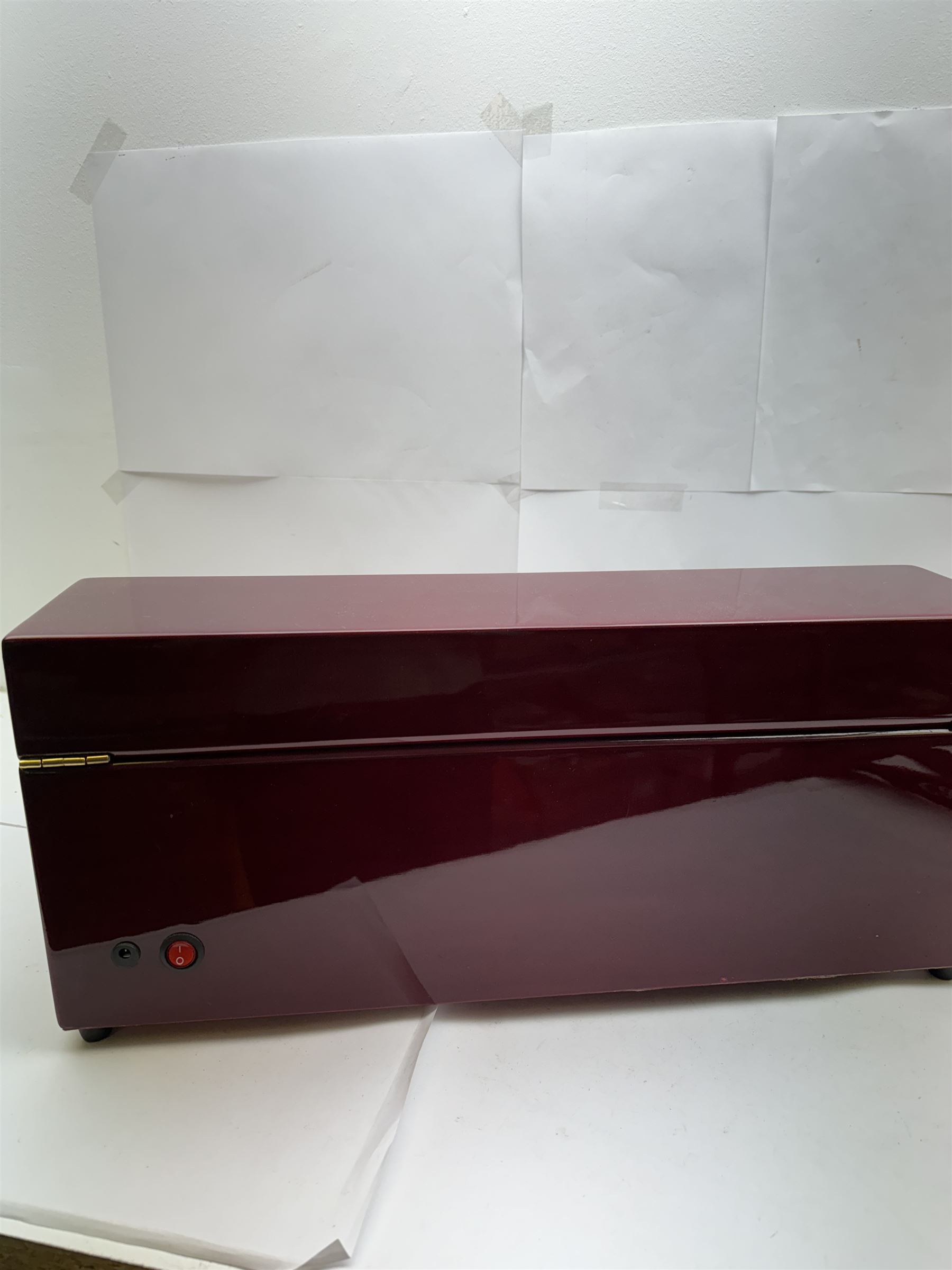 Electronic watch winder for three watches, in laminated mahogany finish, H24cm, W54cm