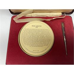 'The Churchill Centenary Picture Medal' cased limited edition of 500 medal struck in 22ct gold on sterling silver by Toye, Kenning & Spencer complete with set of 13 full colour card roundels depicting major events in Churchill's life