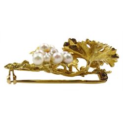 18ct gold pearl grape vine brooch, stamped K18
