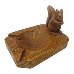  Wilf 'Squirrelman' Hutchinson of Husthwaite oak ashtray, L11.5cm   