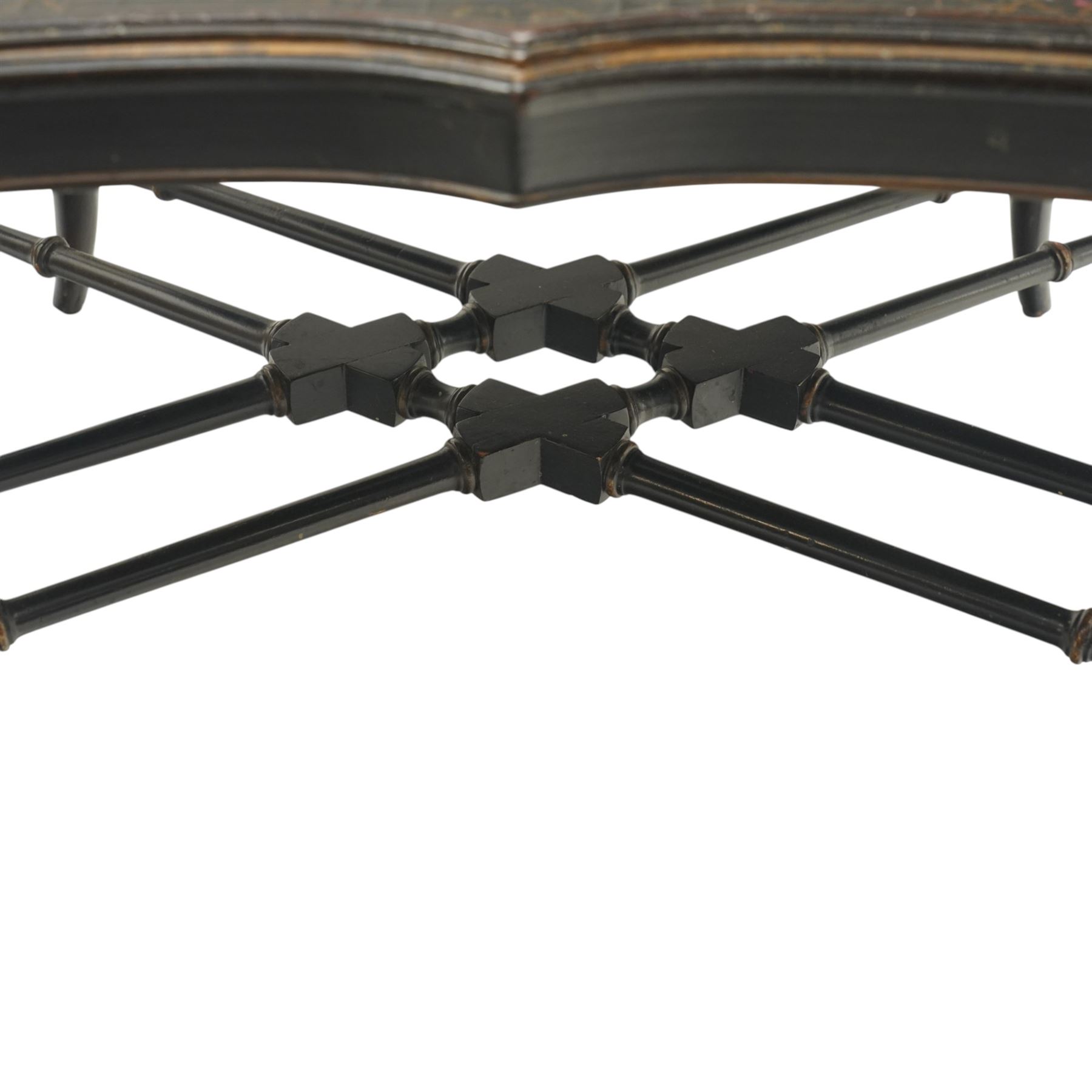 Ethan Allen - Victorian design black lacquered and parcel-gilt papier-mâché style coffee table, shaped rectangular tray top decorated with traditional chinoiserie gilt patterns and border, raised on ring-turned simulated bamboo supports united by double X-stretcher