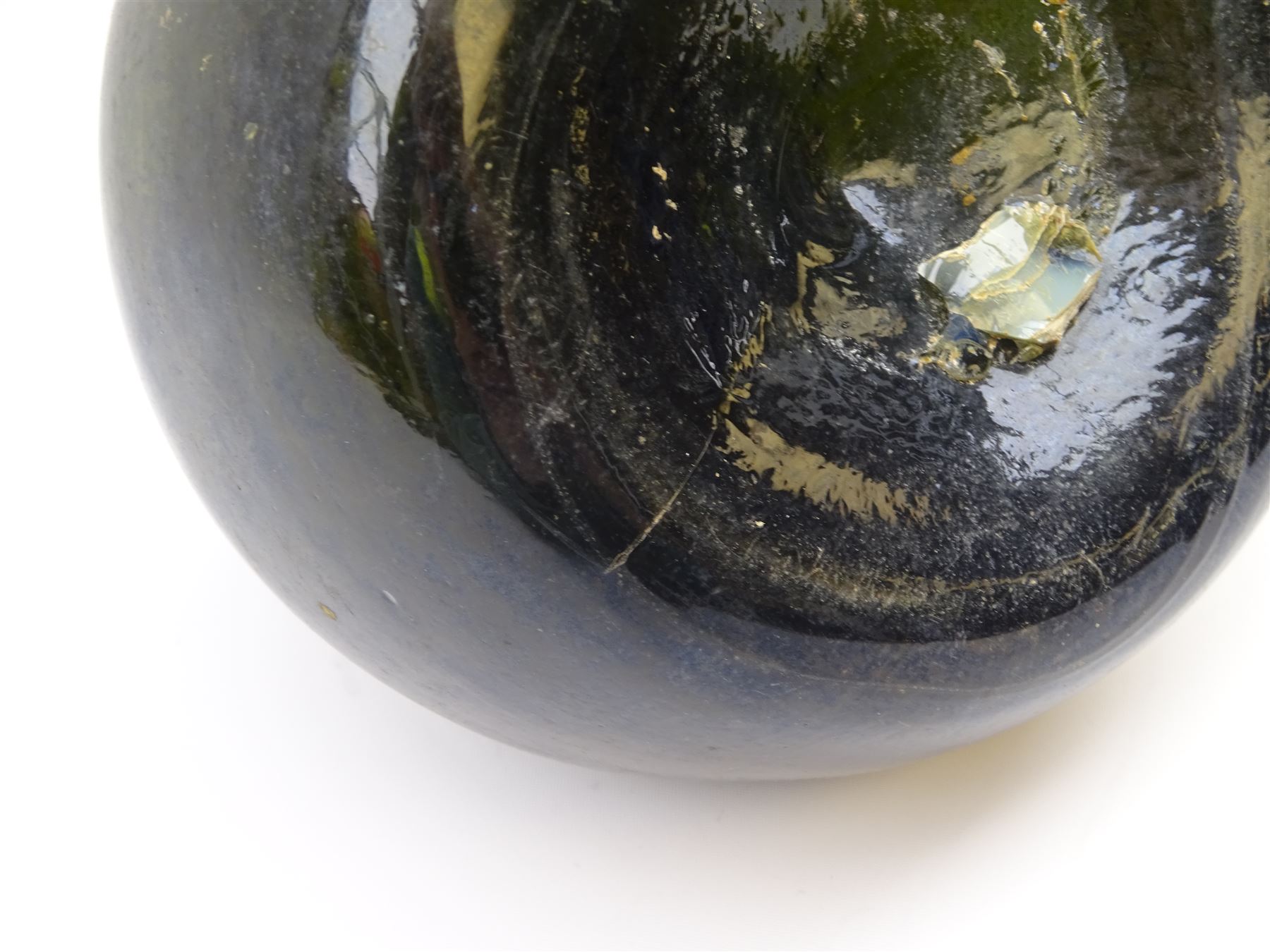 18th century green glass bottle, of onion form, H15cm, together with an 18th century green glass wine bottle, with seal depicting a boar beneath a crown, probably the Edgcumbe Crest, H27cm