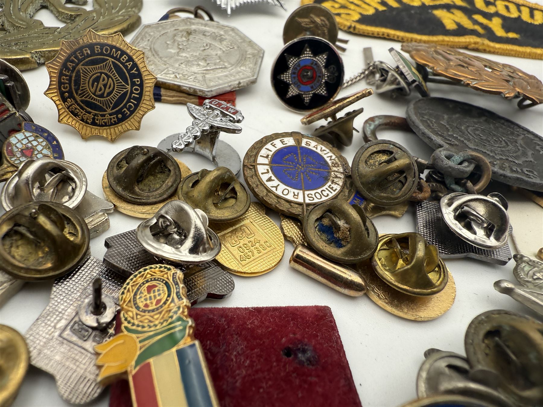 Collection of military and similar enamel badges, pin badges, cloth badges and brasses