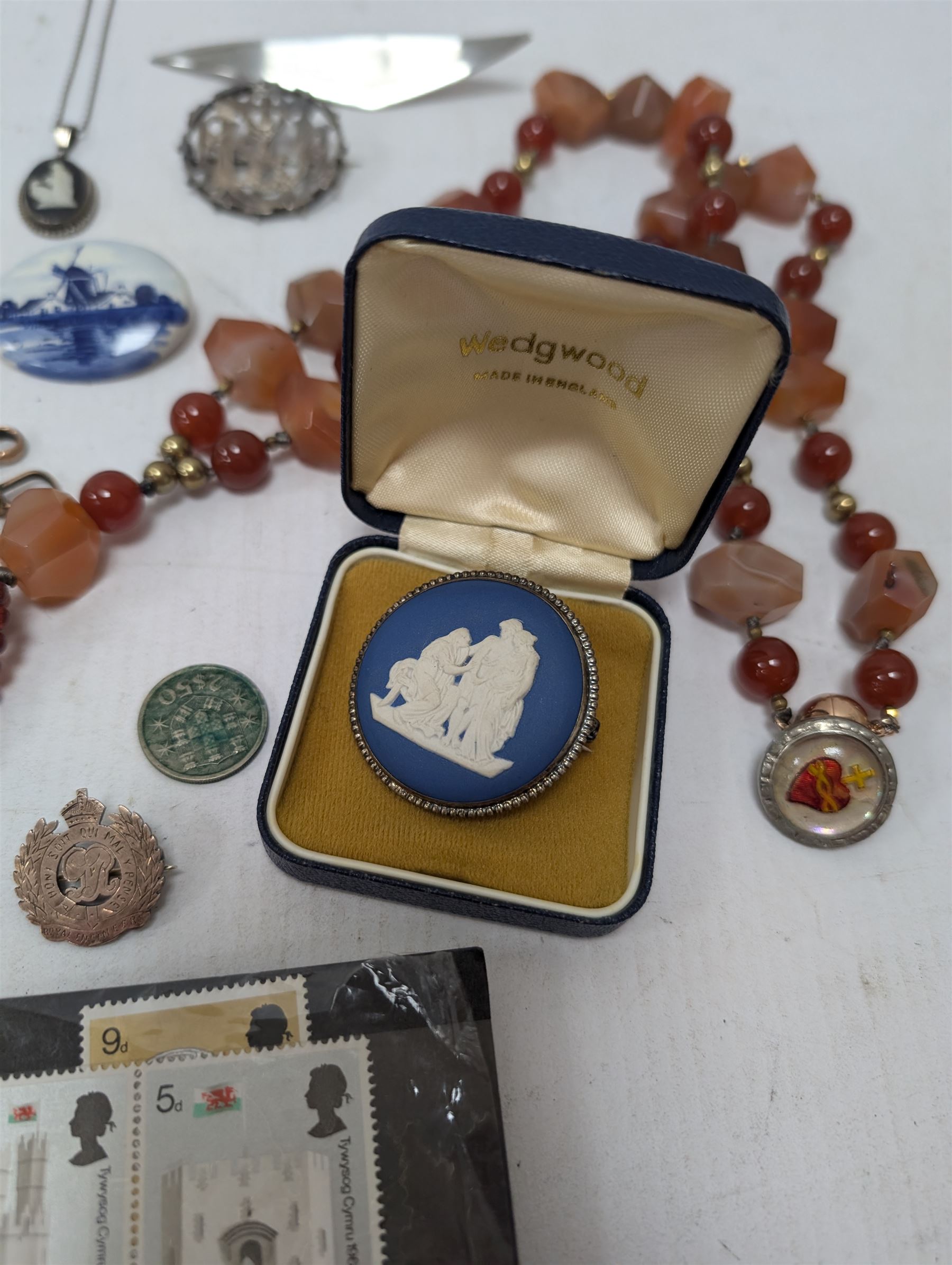 9ct gold clip, silver jewellery including Wedgwood Jasperware pendant necklace, brooch, fringe necklace etc, together with a Wedgwood Jasperware brooch, Tissot and an Elco gentlemans wristwatch, and a collection of costume jewellery