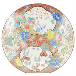 Large 19th century Japanese Imari charger, of circular form, decorated in polychrome enamels with roses and peonies, D48cm