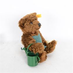 Set of seven Steiff Days of the Week Bears, issued by Danbury Mint, seven jointed bears with stitched noses, all dressed for a different day of the week, with Steiff button in ear and original tags, H24cm