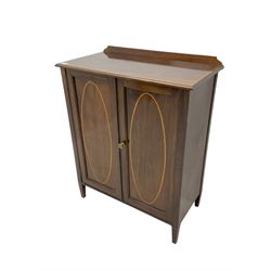 Edwardian mahogany cupboard, rectangular moulded top with raised back and satinwood band, enclosed by two panelled doors with oval satinwood inlays, two internal shelves, on square tapering feet