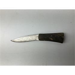 Post WW2 Gurkha kukri, in leather scabbard complete with two skinning knives, 42cm overall