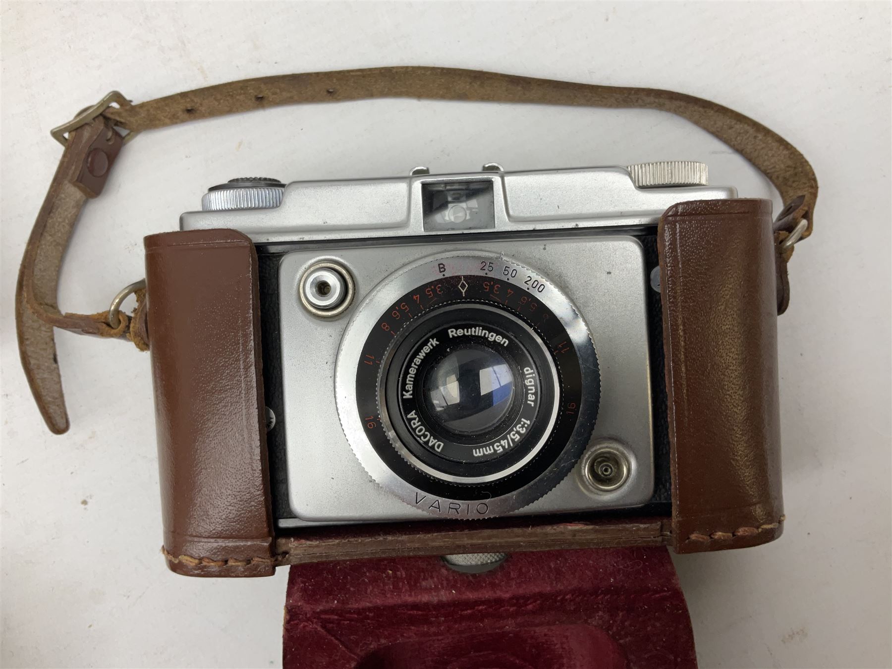 Collection of cameras and equipment, to include Minolta Dynax 2xi, Praktica MTL5B,  Ilford Vario, 'Sunactinon Auto Zoom 1:4.5 f=80-200mm' lens, 'Miranda 35-70mm 1:3.5-4.5 MC Macro' lens etc