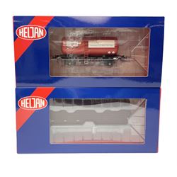 Heljan '0' gauge - Mobil Charringtons red fuel oil Tank no. 1005 and a Railfreight VAA Van in later Bauxite (2)