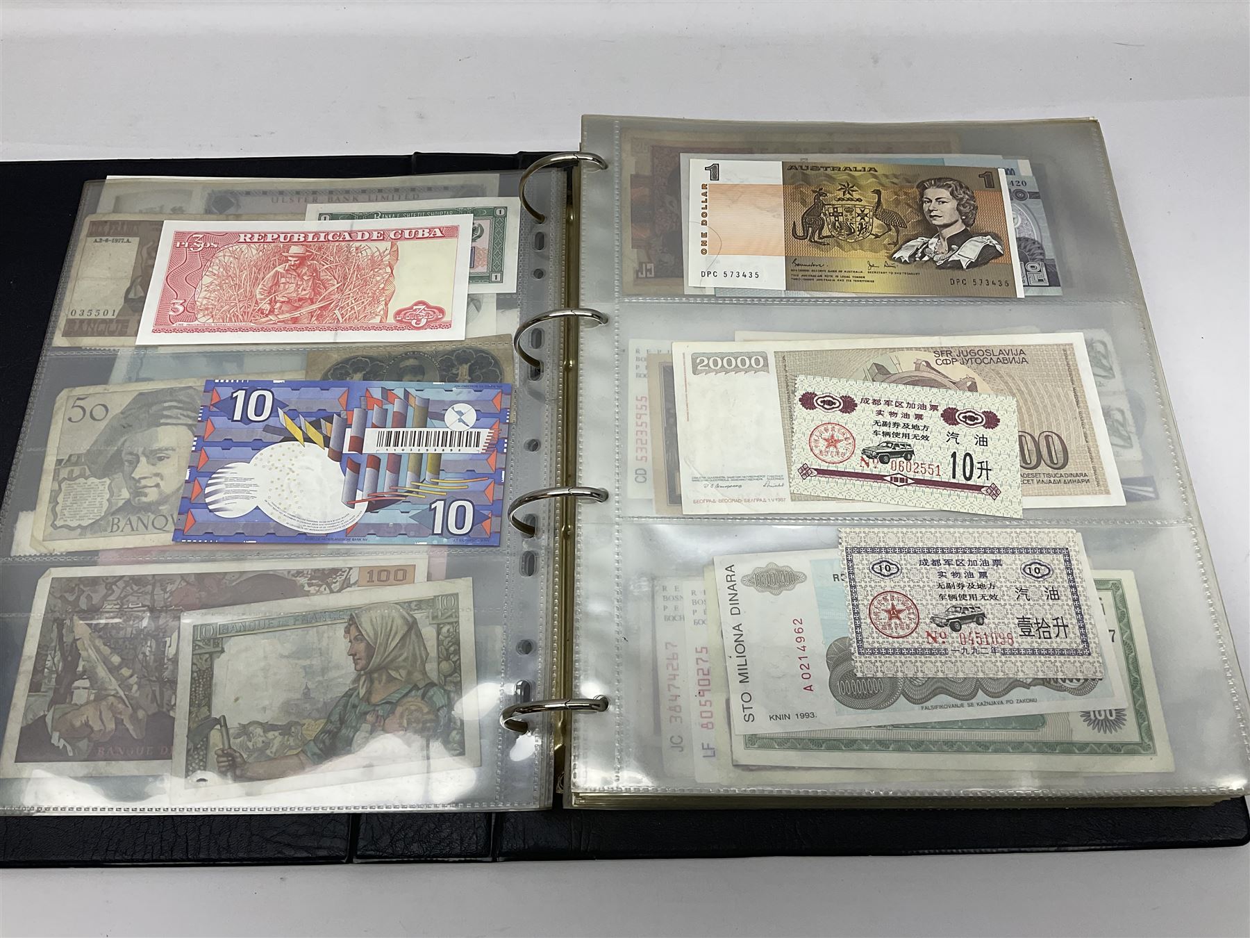 World and Great British banknotes to include Brazil, Canada, France, Germany, Ghana, Indonesia, Iraq, Hong Kong, Hungary, Japan, Vietnam, Zimbabwe, a collection of Chinese ‘Hell Money’, and quantity of ‘De La Rue Systems’ test notes, housed in ring binder and loose