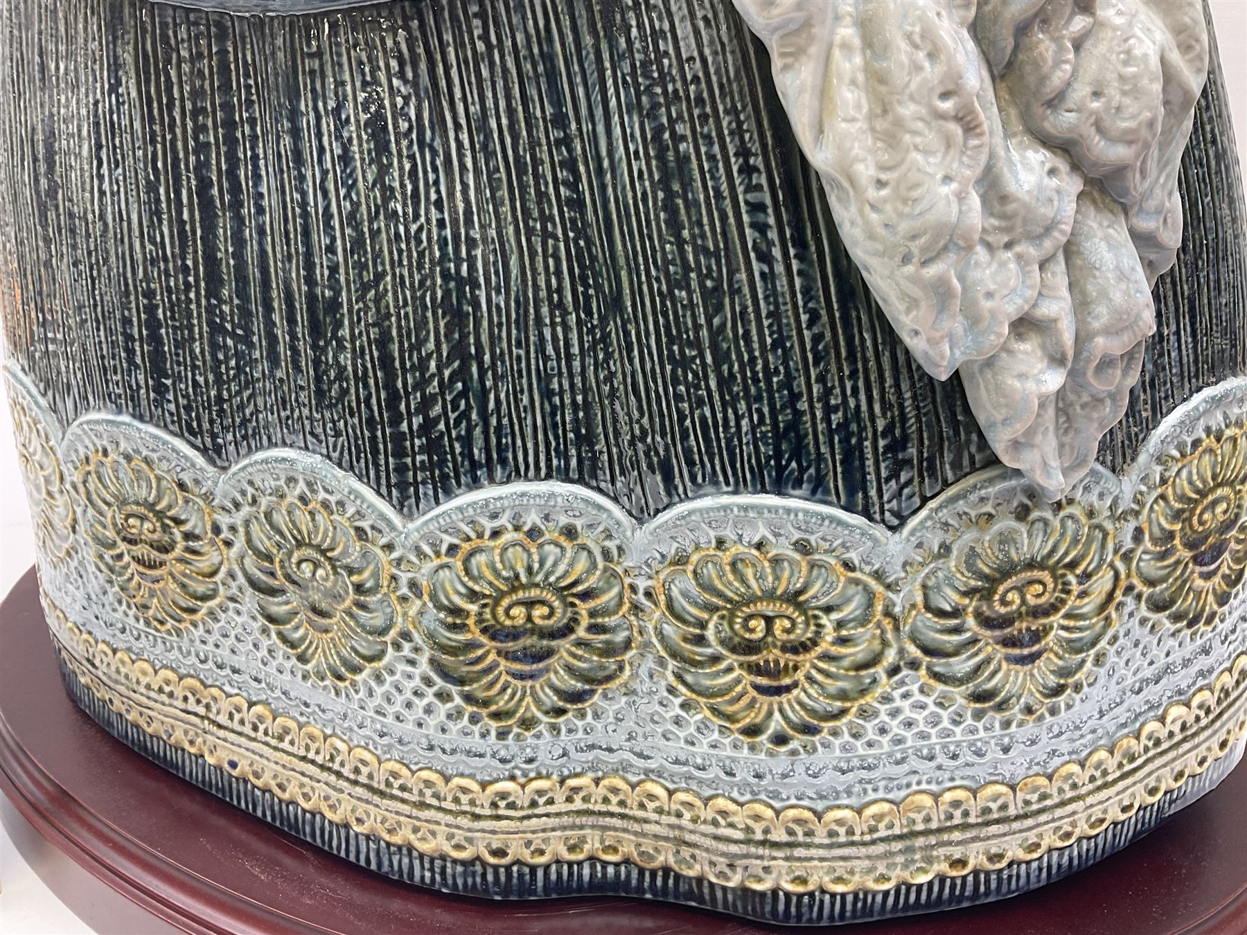 Large Lladro figure, La Menina, modelled as a maid of honor in service, on a mahogany oval base, limited edition 99/1000, sculpted by Jose Puche, with certificate of authenticity, framed and glazed, no 1812, year issued 1996, year retired 2019, H60cm