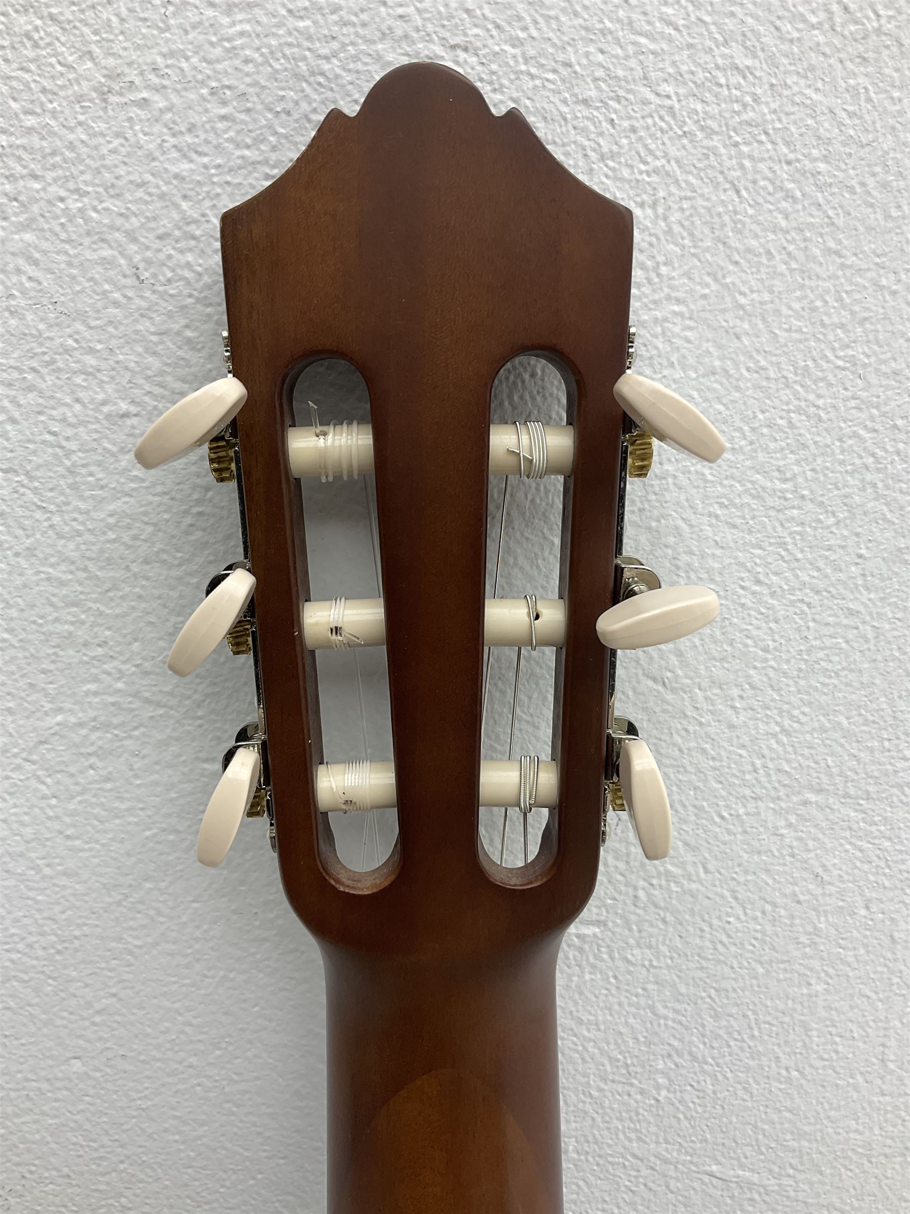 Yamaha CX40 electro-acoustic guitar L102cm in Tanglewood soft Gig-Bag