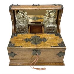 Victorian oak tantalus, mirrored high-back with recess for housing the decanters, behind a hinged box, with cribbage board to the concealed drawer below, marked Barman, London, H33cm, L37cm